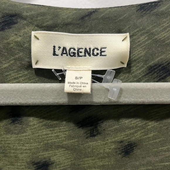 L'AGENCE Mei Bell-Sleeve Surplice Blouse Green Animal Print Sz S - Picture 5 of 9